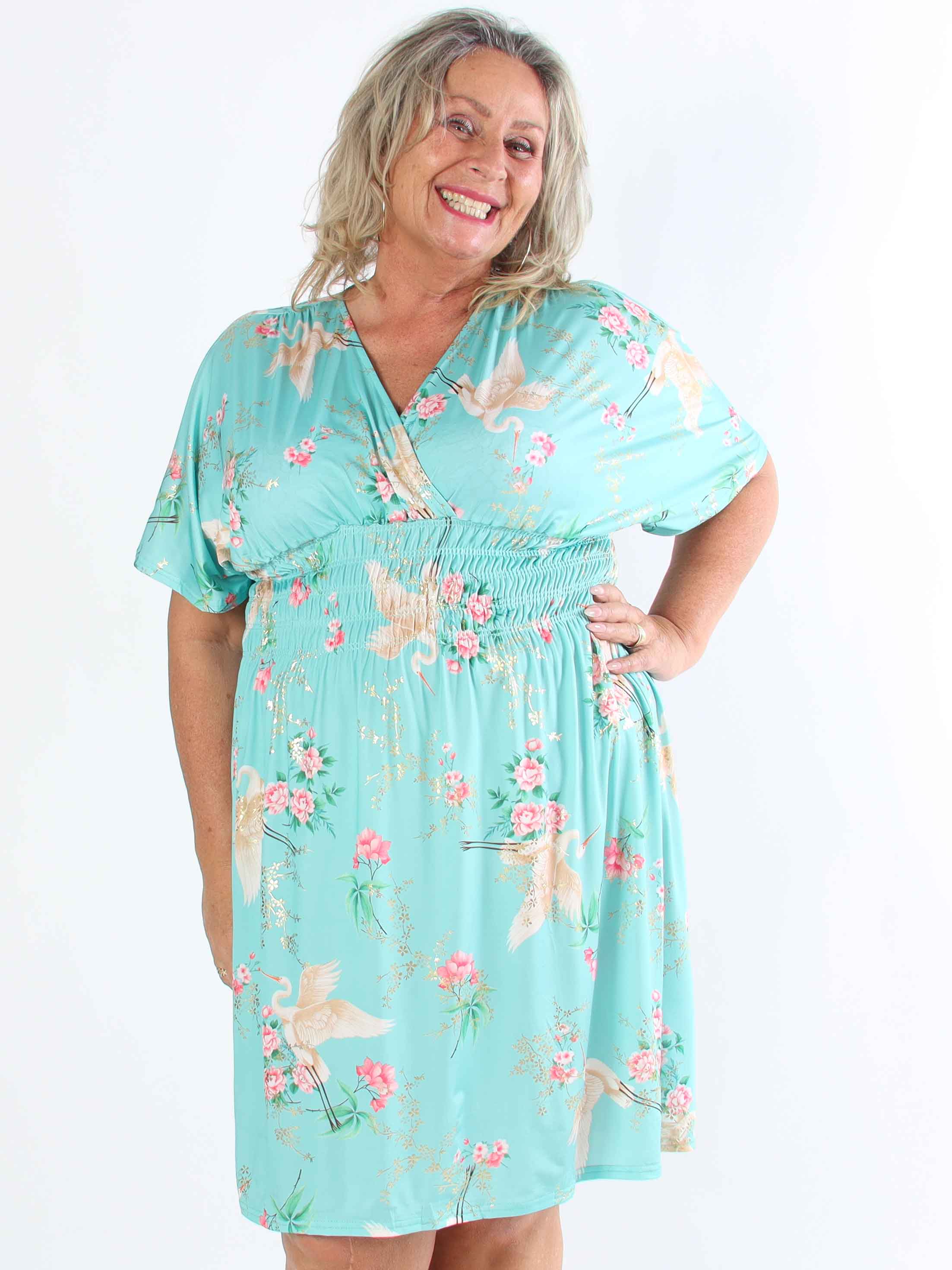 Pams Fly Short - Elastisk plus size kjole med blomster- og fugleprint